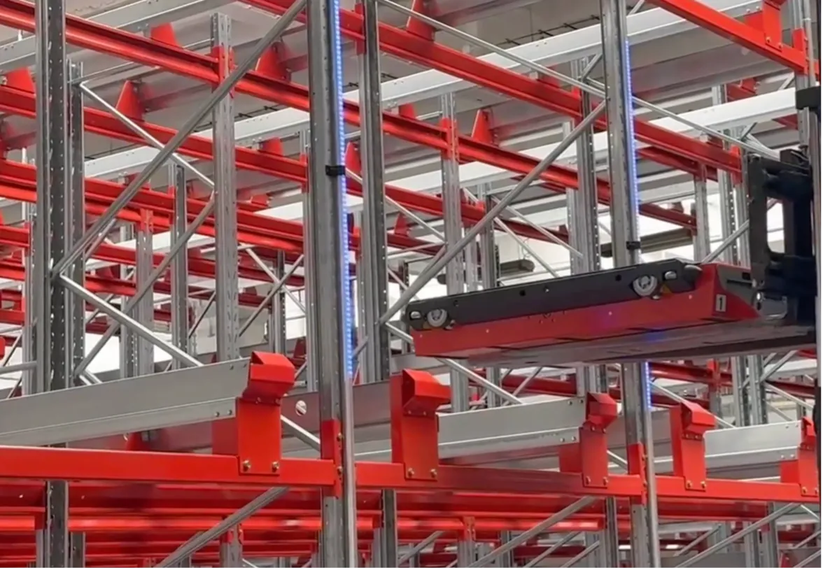 Vertikální sklady: jak dostat 18 000 pozic na 90 m2